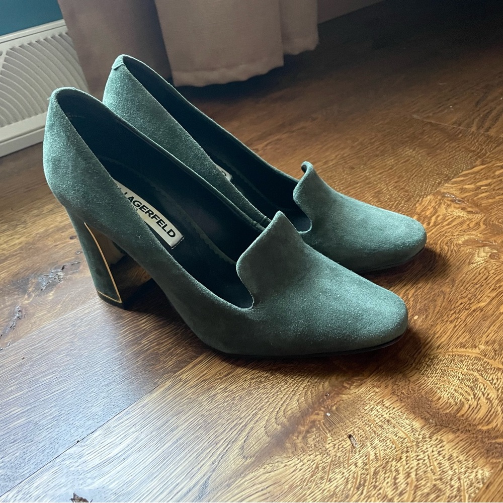 Karl Lagerfeld Gracie Pump in Emerald Green Suede